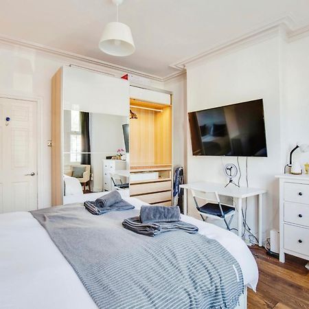Lovely 2 Bedroom Ground Floor Flat With Garden. Londen Buitenkant foto