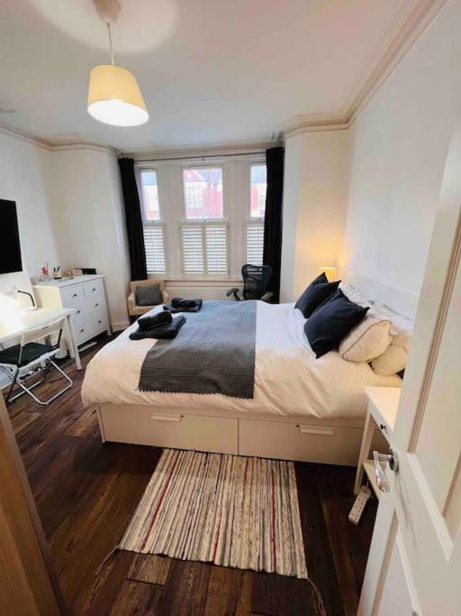 Lovely 2 Bedroom Ground Floor Flat With Garden. Londen Buitenkant foto