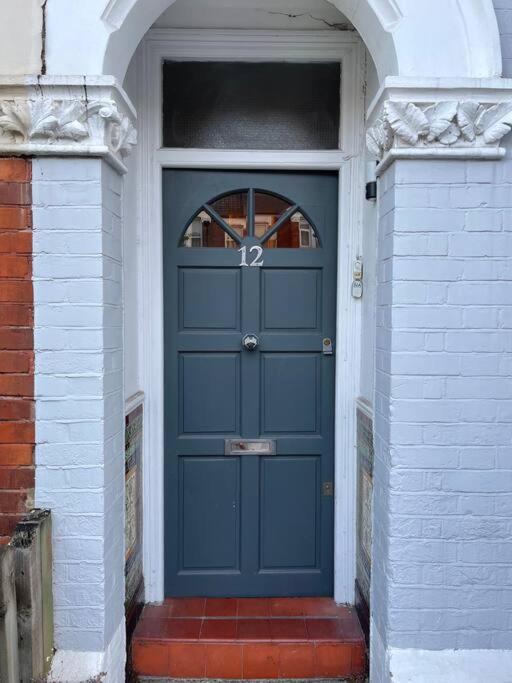 Lovely 2 Bedroom Ground Floor Flat With Garden. Londen Buitenkant foto