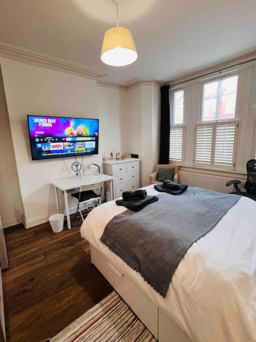 Lovely 2 Bedroom Ground Floor Flat With Garden. Londen Buitenkant foto