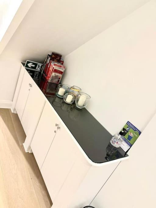 Lovely 2 Bedroom Ground Floor Flat With Garden. Londen Buitenkant foto