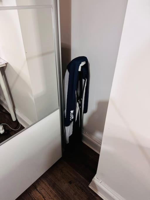 Lovely 2 Bedroom Ground Floor Flat With Garden. Londen Buitenkant foto