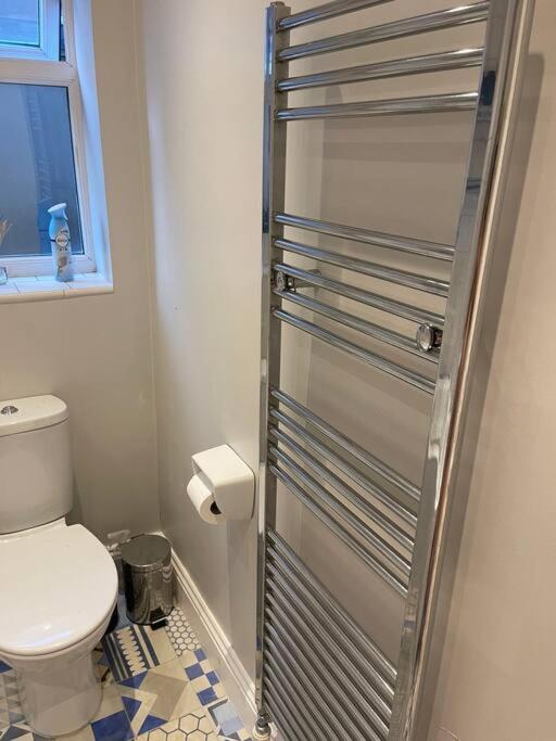 Lovely 2 Bedroom Ground Floor Flat With Garden. Londen Buitenkant foto