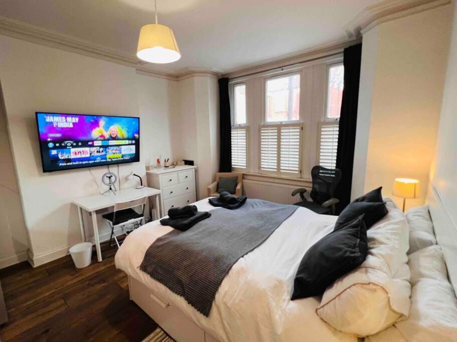 Lovely 2 Bedroom Ground Floor Flat With Garden. Londen Buitenkant foto