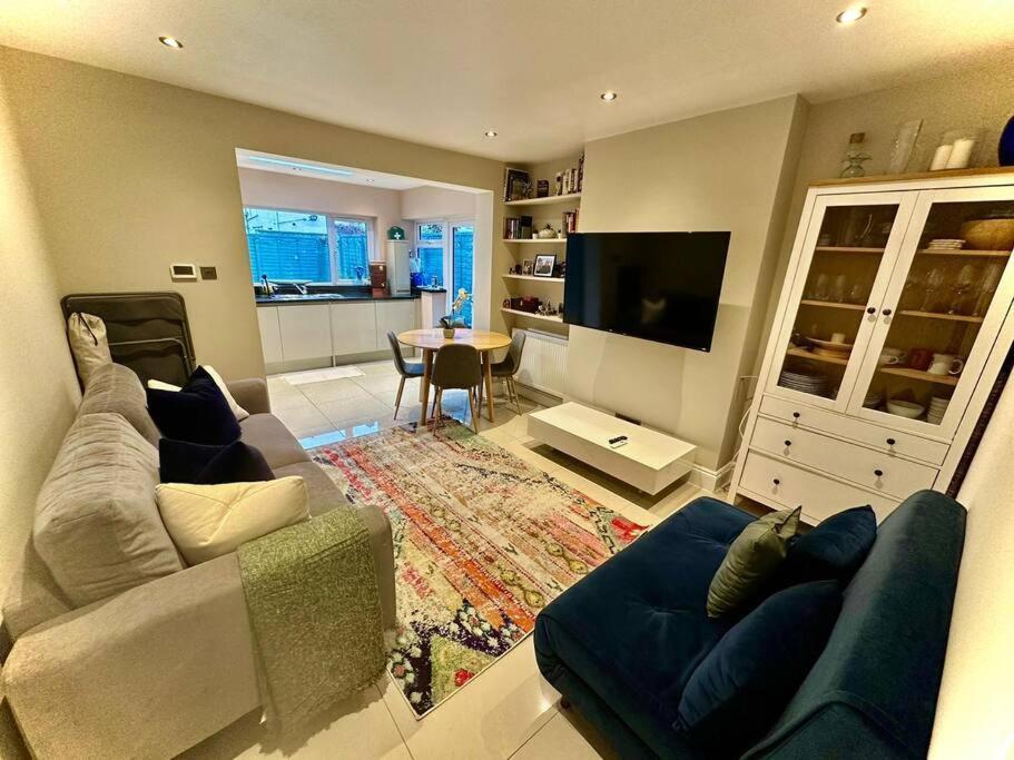 Lovely 2 Bedroom Ground Floor Flat With Garden. Londen Buitenkant foto