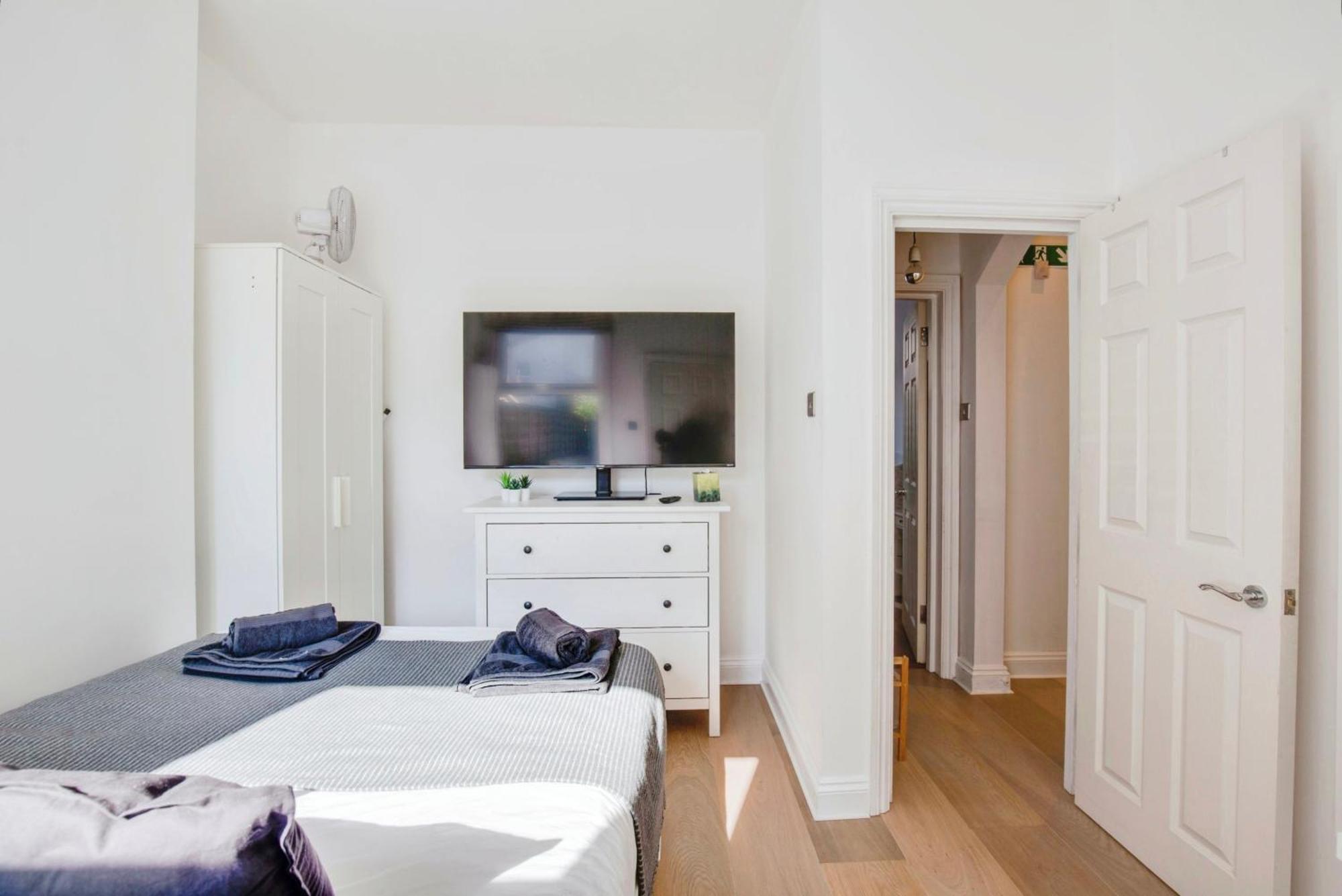 Lovely 2 Bedroom Ground Floor Flat With Garden. Londen Buitenkant foto