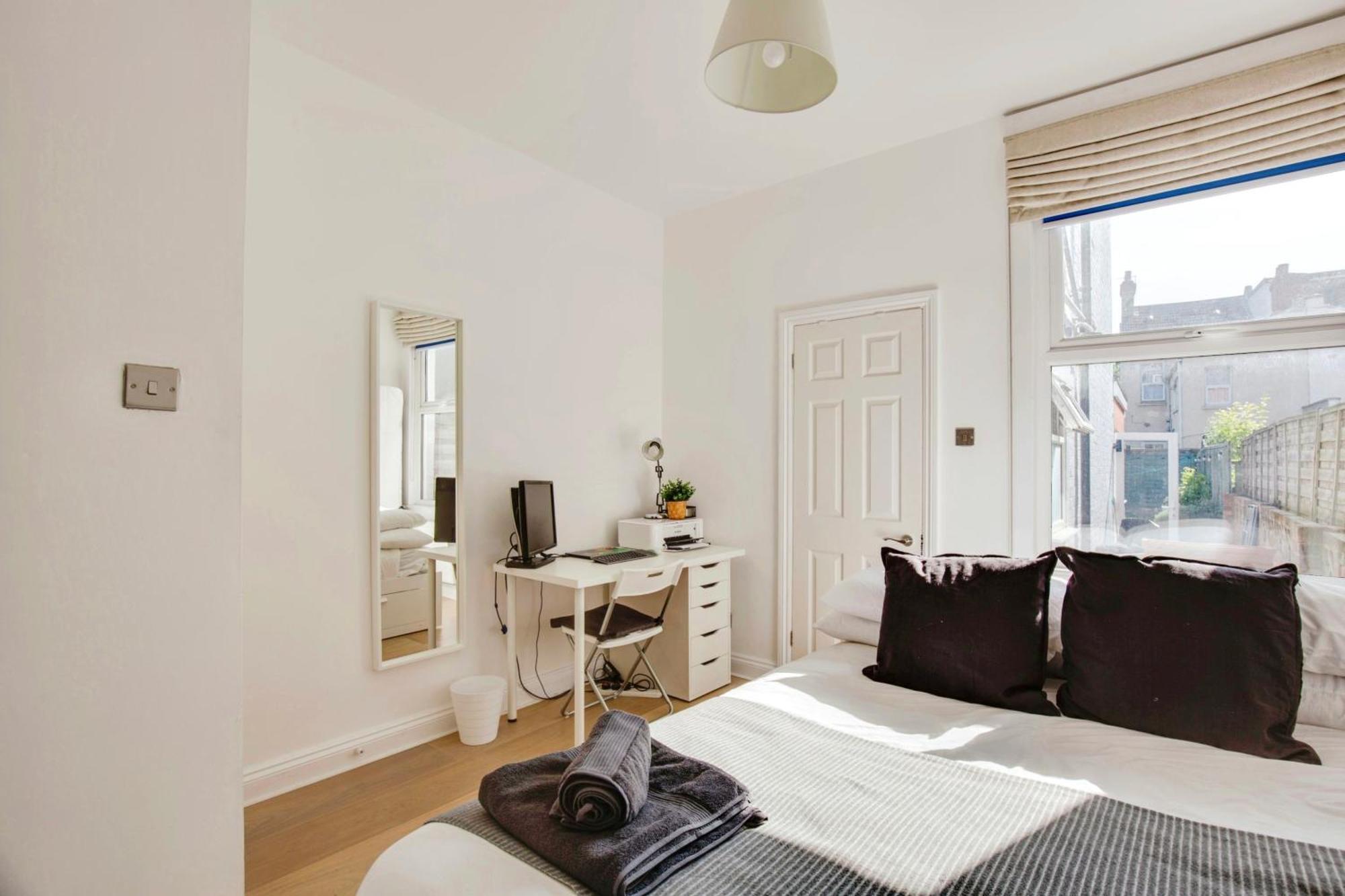 Lovely 2 Bedroom Ground Floor Flat With Garden. Londen Buitenkant foto
