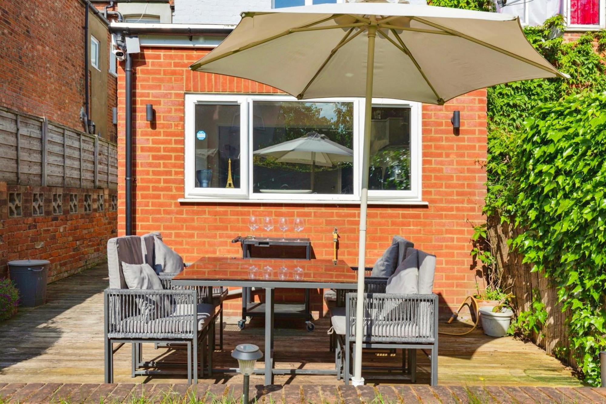 Lovely 2 Bedroom Ground Floor Flat With Garden. Londen Buitenkant foto
