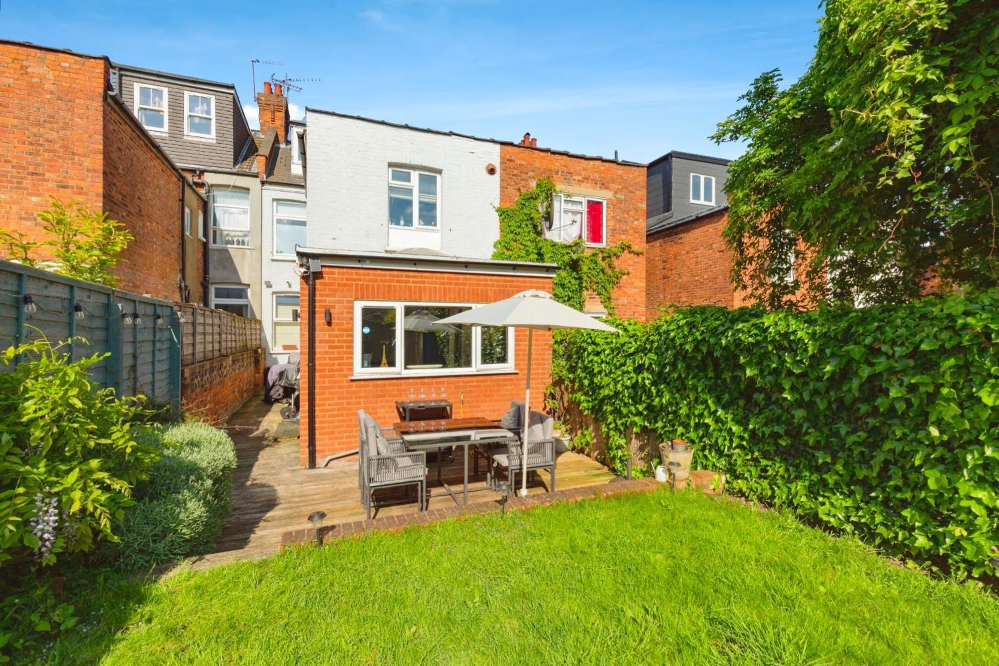 Lovely 2 Bedroom Ground Floor Flat With Garden. Londen Buitenkant foto